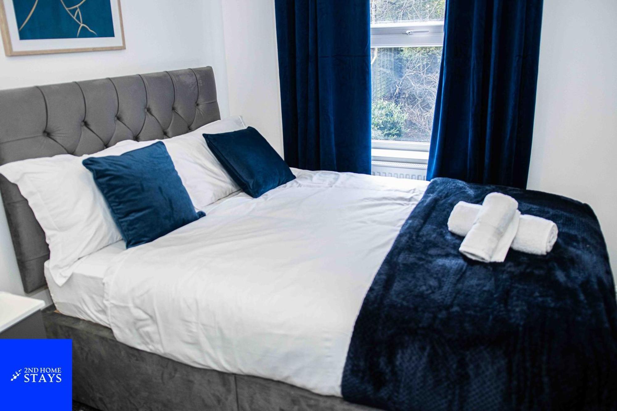 2ndhomestays- Stoke-on-trent-a Serene 3 Bed House With A Garden View-suitable For Contractors-relocation Families-group Of Friends-sleeps 6 - 16 Mins To J15 M6 And 36 Mins To Alton Towers Apartment Stoke-on-Trent